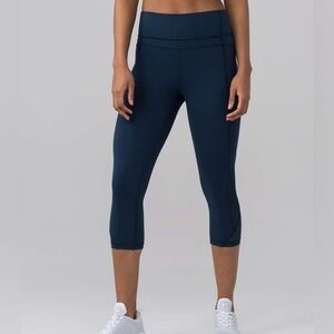 Lululemon Twist & Train Crop (19” inseam), Jaded (dark blue color), Women’s 6